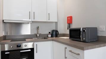 Fridge, microwave, oven, coffee/tea maker