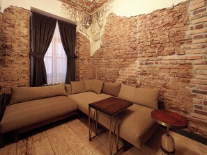 Living area - A Stylish Historic Stay in the Heart of Istanbul (İstanbul)
