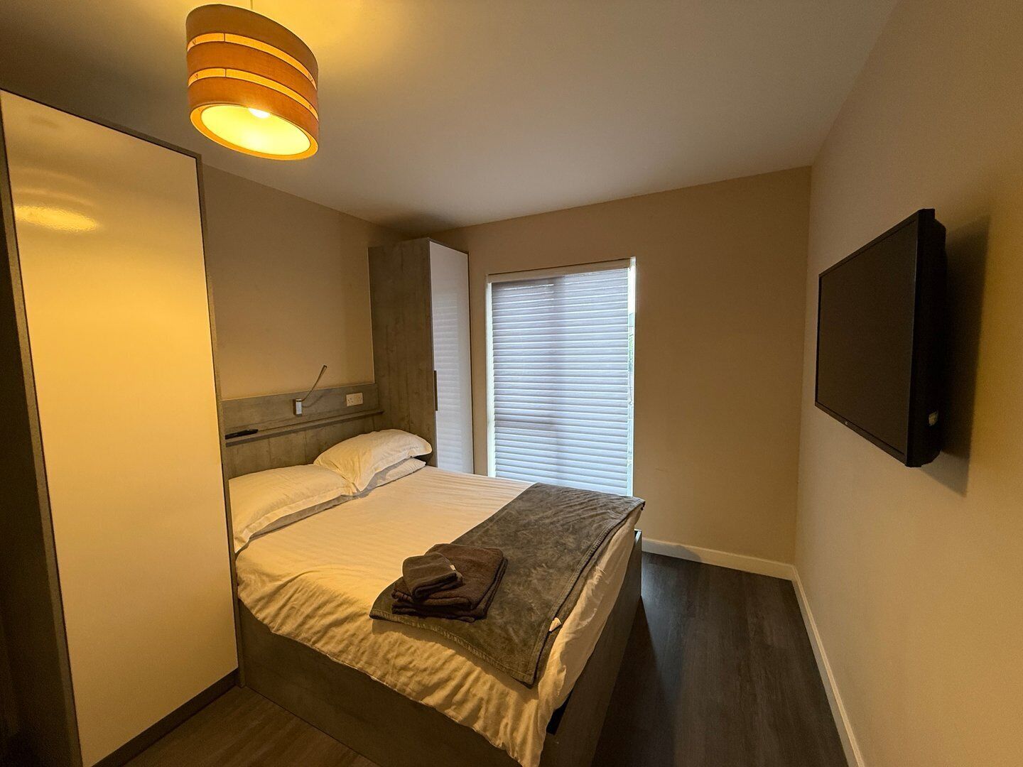 1 bedroom, desk, iron/ironing board, internet