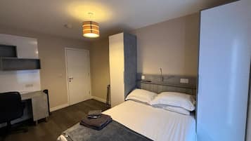 1 bedroom, desk, iron/ironing board, Internet