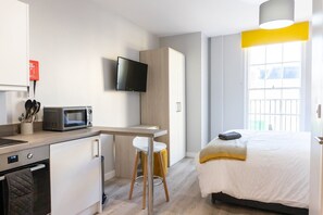 1 bedroom, iron/ironing board, Internet, bed sheets - Chic Studio in Cheltenham (Cheltenham)