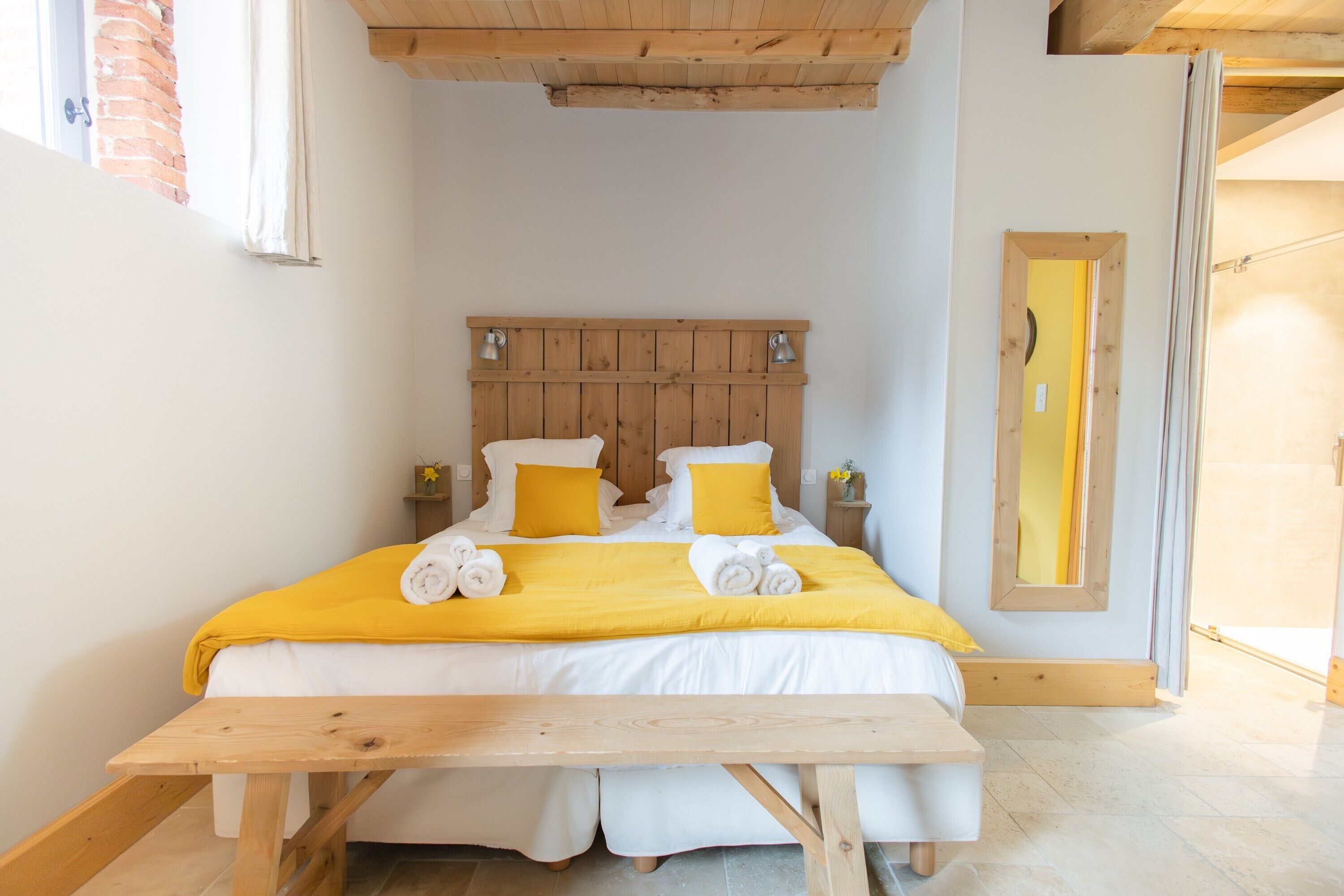 1 dormitorio, tabla de planchar con plancha, wifi y ropa de cama