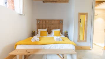 1 dormitorio, tabla de planchar con plancha, wifi y ropa de cama