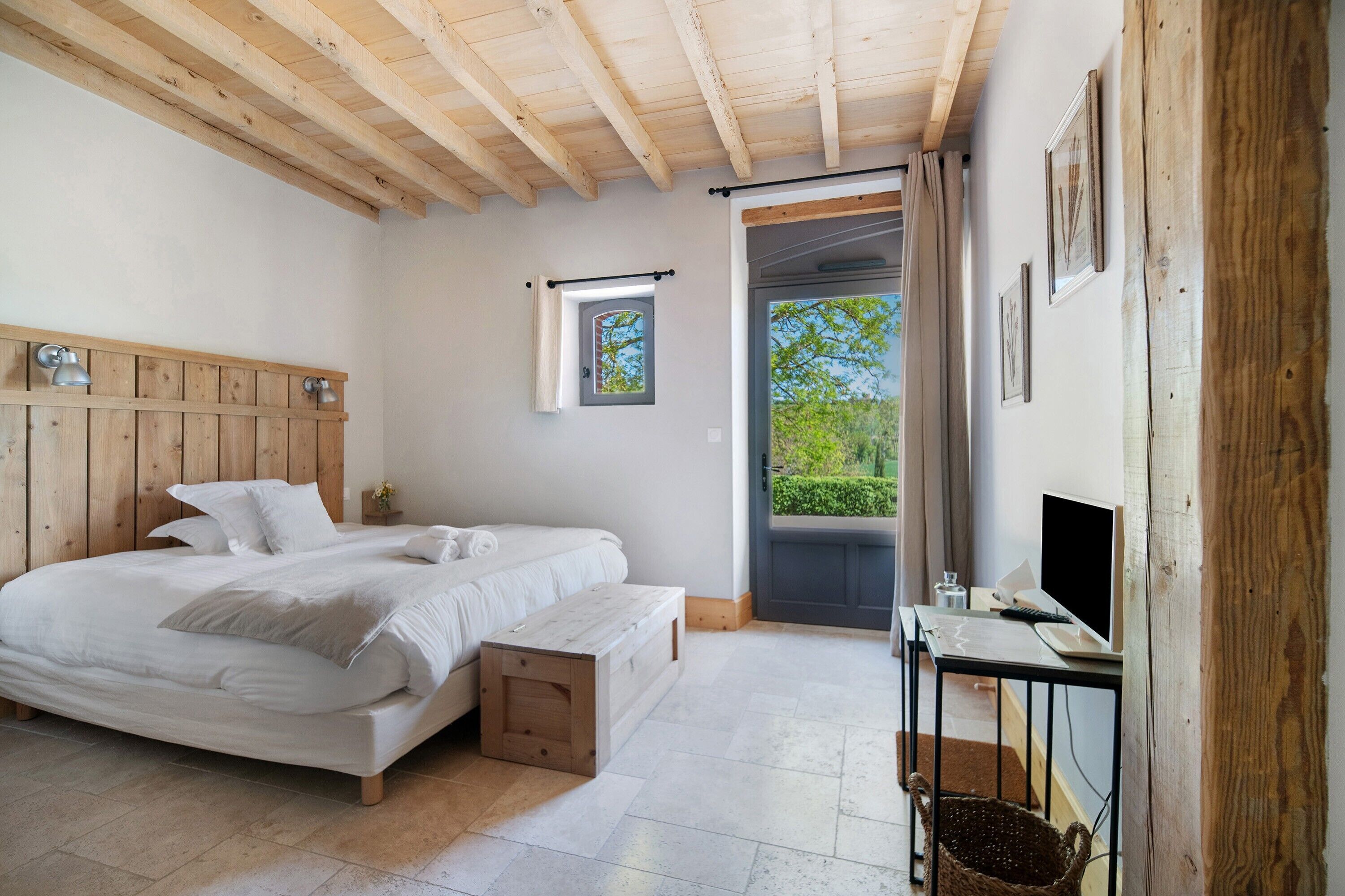 1 dormitorio, tabla de planchar con plancha, wifi y ropa de cama