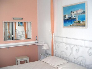 In-room safe, soundproofing, iron/ironing board, free WiFi - ARETHOUSA (Milos)