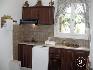 Kahden hengen comfort-huone, patio, näköala puutarhaan | Yksityinen keittiö