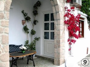 Kahden hengen comfort-huone, patio, näköala puutarhaan | Terassi/patio