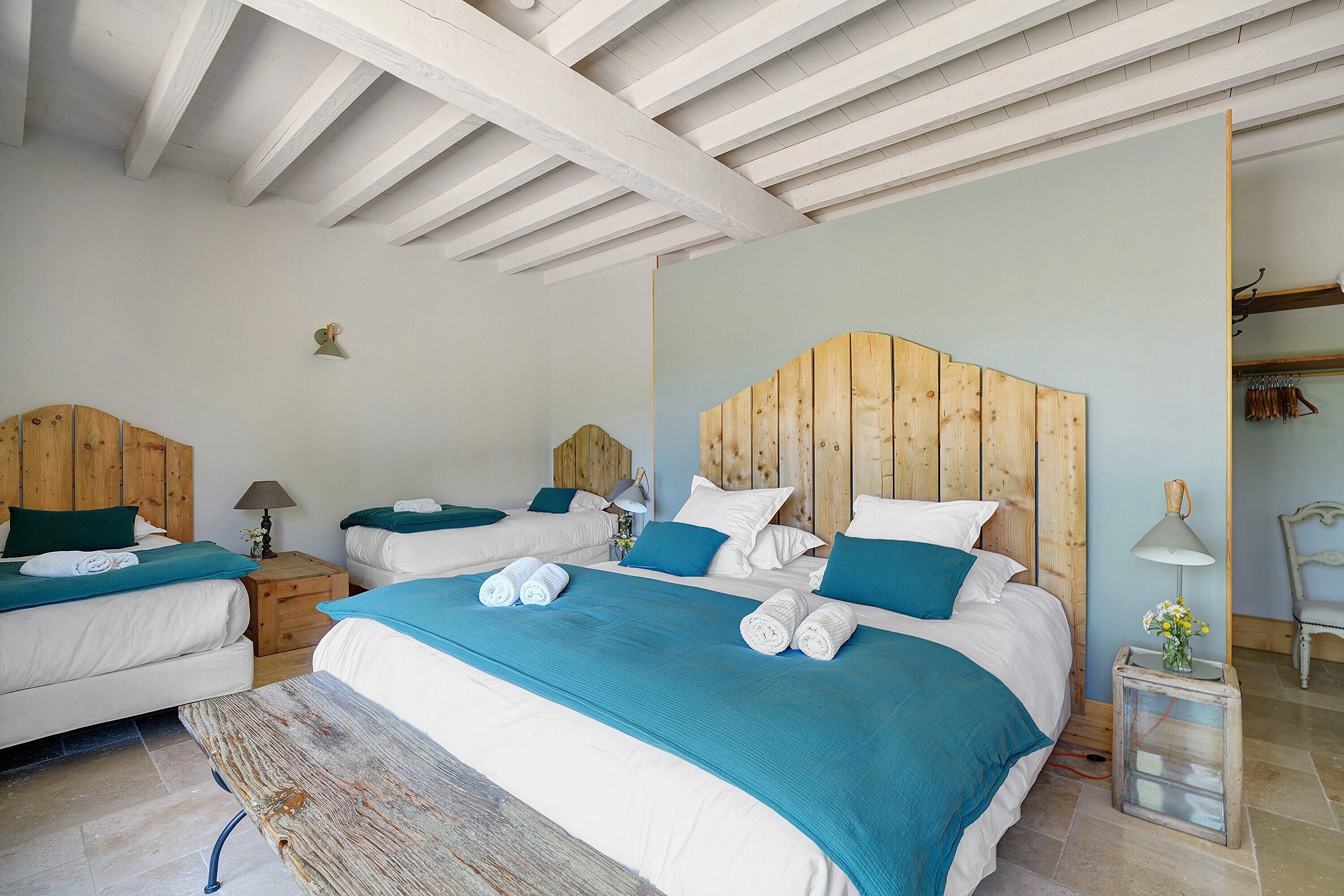 1 dormitorio, tabla de planchar con plancha, wifi y ropa de cama