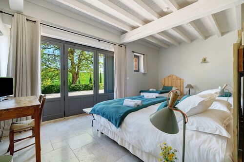 Chambre d’hôtes « Les Bons Enfants » avec piscine partagée, Wi-Fi et climatisation