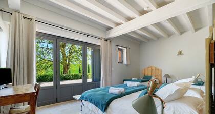 Chambre d’hôtes « Les Bons Enfants » avec piscine partagée, Wi-Fi et climatisation