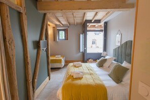 1 bedroom, iron/ironing board, WiFi, bed sheets - Bed and Breakfast 'Chambre 'Madeleine'' with Shared Pool, Wi-Fi and Air Conditioning (Verfeil)