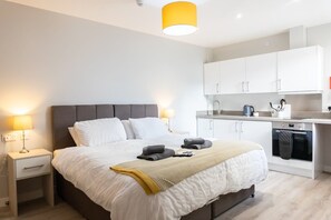 Unclassified image, 2 of 10, button - Elegant Studio in Cheltenham (Cheltenham)