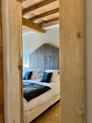 1 bedroom, iron/ironing board, WiFi, bed sheets - Bed and Breakfast 'Chambre 'Sophie'' with Shared Pool, Wi-Fi and Air Conditioning (Verfeil)