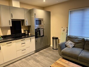 Interior - Bright Egham Retreat for families (London)