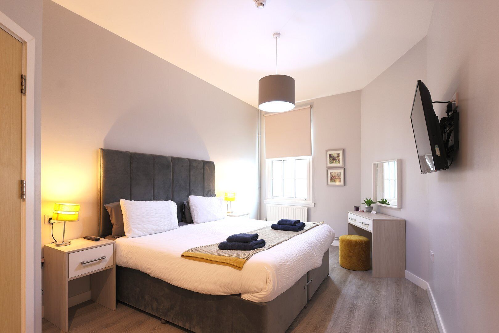 3 bedrooms, internet, bed sheets