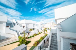 Property grounds - Pilar Prime Penthouse, Rooftop & Pool Experience by OYOOSTAYS (Pilar de la Horadada)
