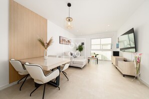 Interior - Pilar Prime Penthouse, Rooftop & Pool Experience by OYOOSTAYS (Pilar de la Horadada)