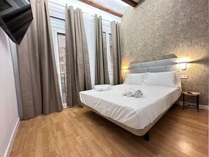 4 habitaciones, tabla de planchar con plancha, wifi y ropa de cama 