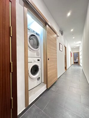 Interior - Modern apartment near Las Ramblas & La Boqueria (Barcelona)