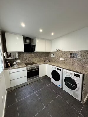 Private kitchen - Premium Central appartment Las Ramblas: 4 Beds and baths, 9 guests (Barcelona)