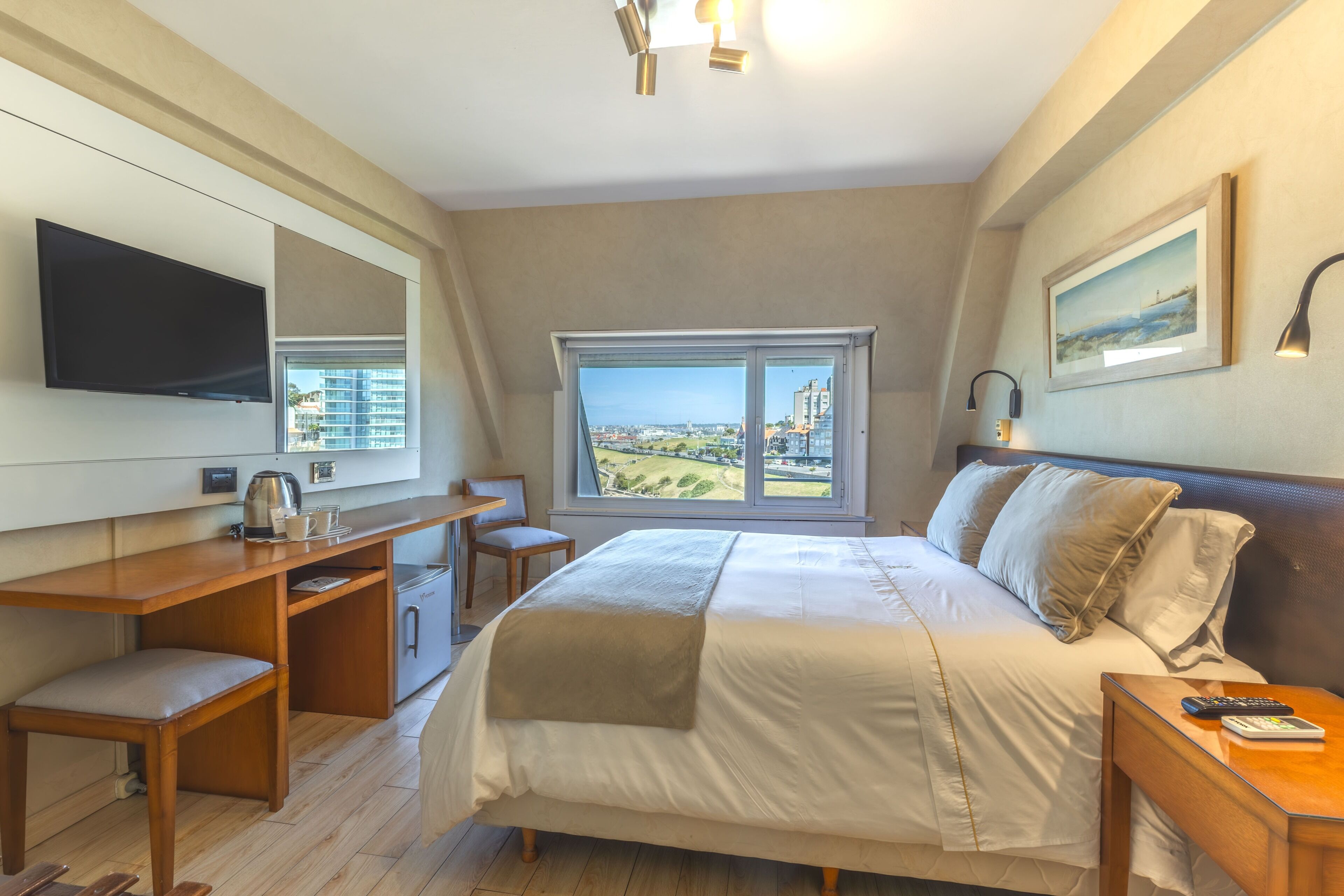 Quarto casal ou duplo standard, vista para o mar | Cofres nos quartos, escrivaninha, Wi-Fi de cortesia