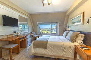 Habitación estándar con 1 cama doble o 2 individuales, vistas al mar | Caja fuerte, escritorio, wifi gratis