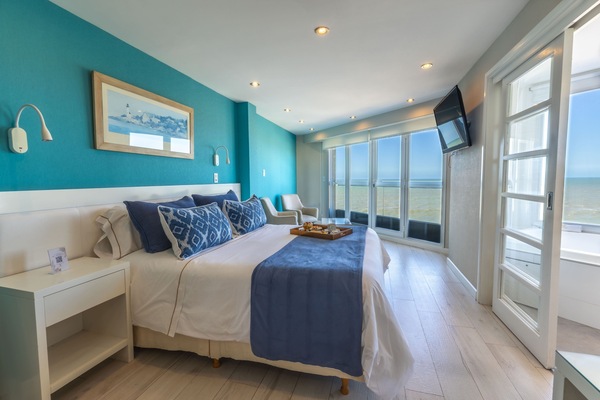 Suite, Non Smoking, Sea View | In-room safe, desk, free WiFi