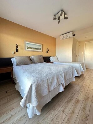 Peti besi dalam bilik, meja, Wi-fi percuma 