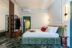 Unclassified image, 5 of 53, button - Deza Cavour Harmony (Roma)