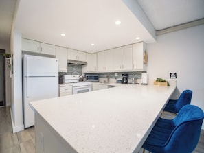 Fridge, microwave, oven, stovetop - Makai Maui! Steps to the Beach! South Kihei Condo! Family Friendly! (Kihei)