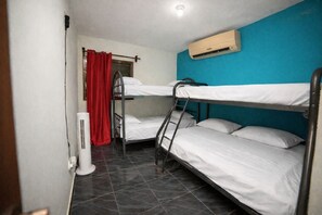 3 bedrooms, iron/ironing board, Internet, bed sheets