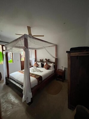 In-room safe, soundproofing, free WiFi