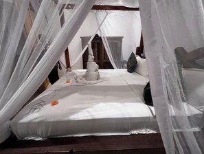 Caja de seguridad en la habitación, insonorización y wifi gratis 
