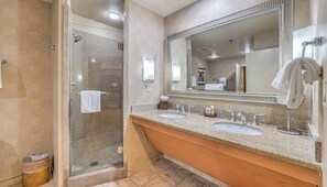 Shower, hair dryer, towels, shampoo - Spacious Vegas Strip View Condo Balcony Full Kitchen (Las Vegas)