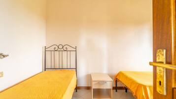 3 slaapkamers, reisbedje