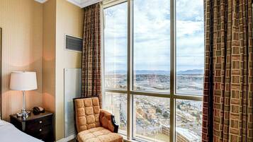 Desk, iron/ironing board, WiFi, bed sheets