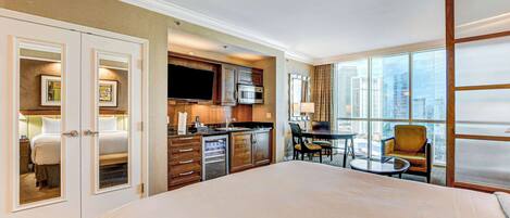 Bureau, fer et planche à repasser, Wi-Fi, literie fournie