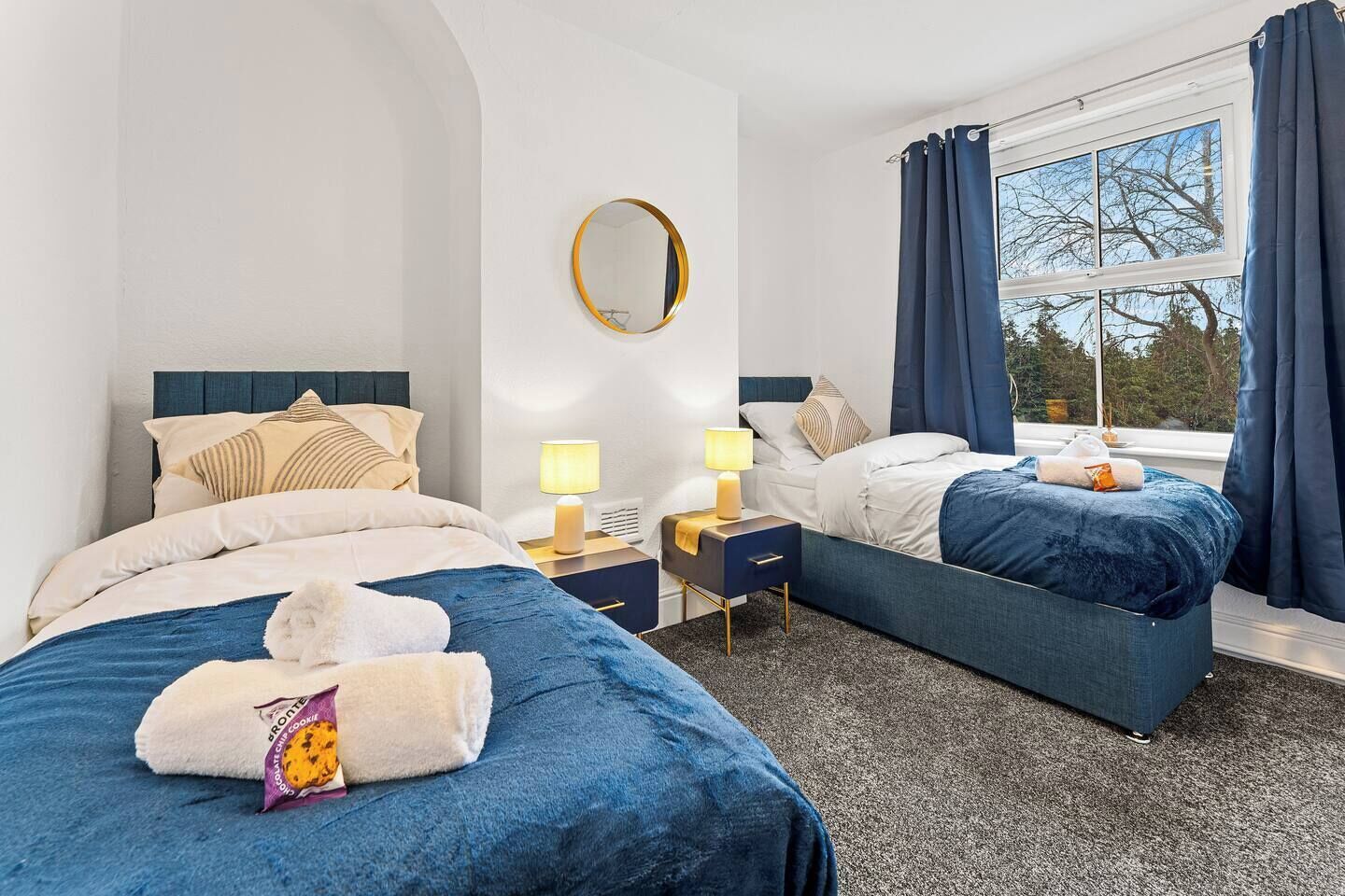 6 bedrooms, iron/ironing board, internet, bed sheets