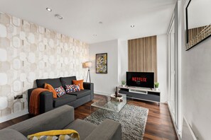 TV - The Artist Abode in Central Manchester (Manchester)