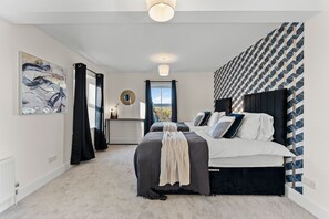 5 habitaciones, tabla de planchar con plancha y acceso a internet 