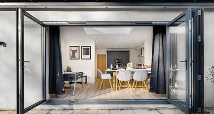 The Bath Cotswolds Rural Retreat - Sleeps 14