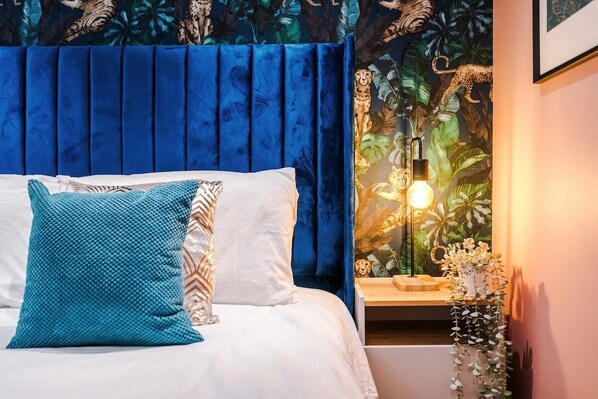 3 bedrooms, iron/ironing board, internet, bed sheets