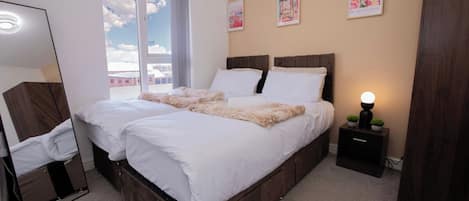 3 bedrooms, iron/ironing board, Internet, bed sheets