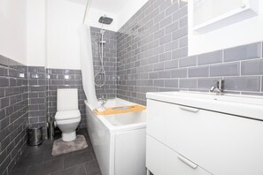 Hair dryer - Modern 3-Story Townhouse Free Parking on Drive (Manchester)
