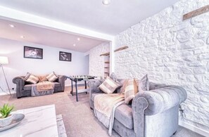 TV - The Stylish Gem of Bath - Sleeps 10 (Bath)