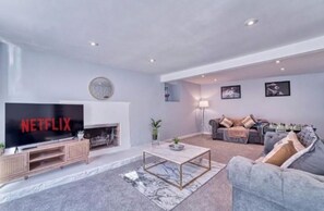 TV - The Stylish Gem of Bath - Sleeps 10 (Bath)