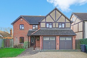 Exterior - Large 6 Bedroom Cambridge Abode (Cambridge)