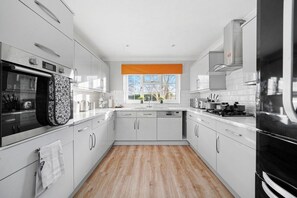 Kühlschrank, Mikrowelle, Ofen, Toaster