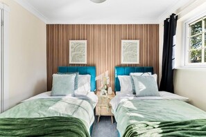 4 chambres, fer et planche à repasser, draps fournis