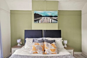 Internet, bed sheets - Spacious House with Parking & Garden - Sleeps 7 (Maidstone)